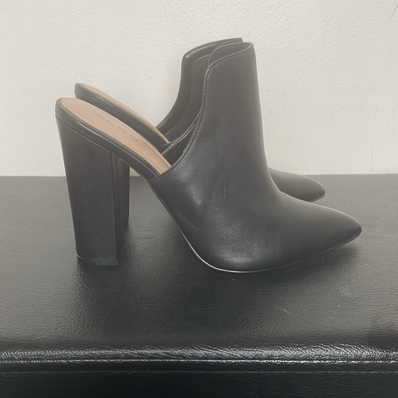 Black leather ankle shoe - Picture 1 of 3